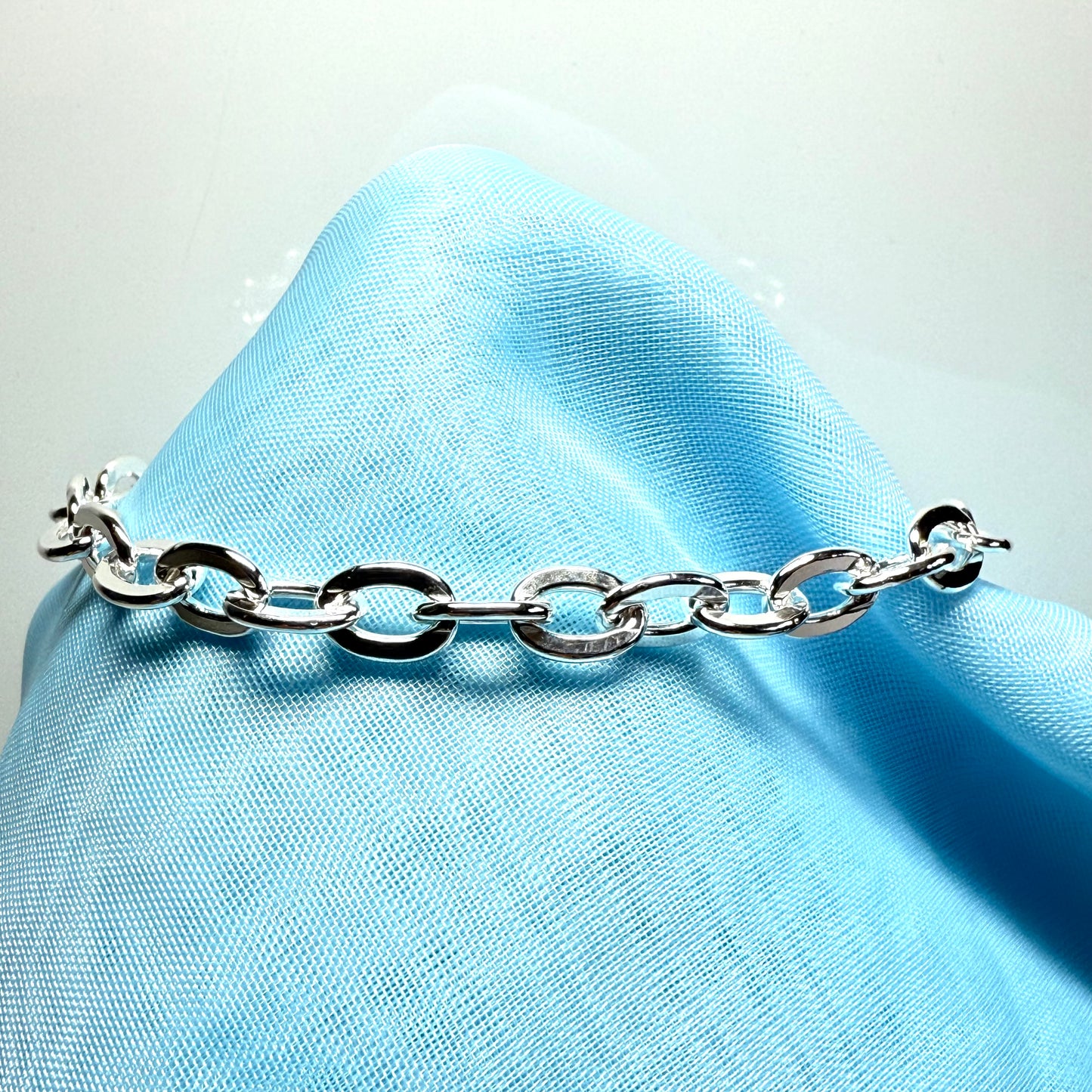 Ladies solid sterling silver oval belcher bracelet With a trigger clasp