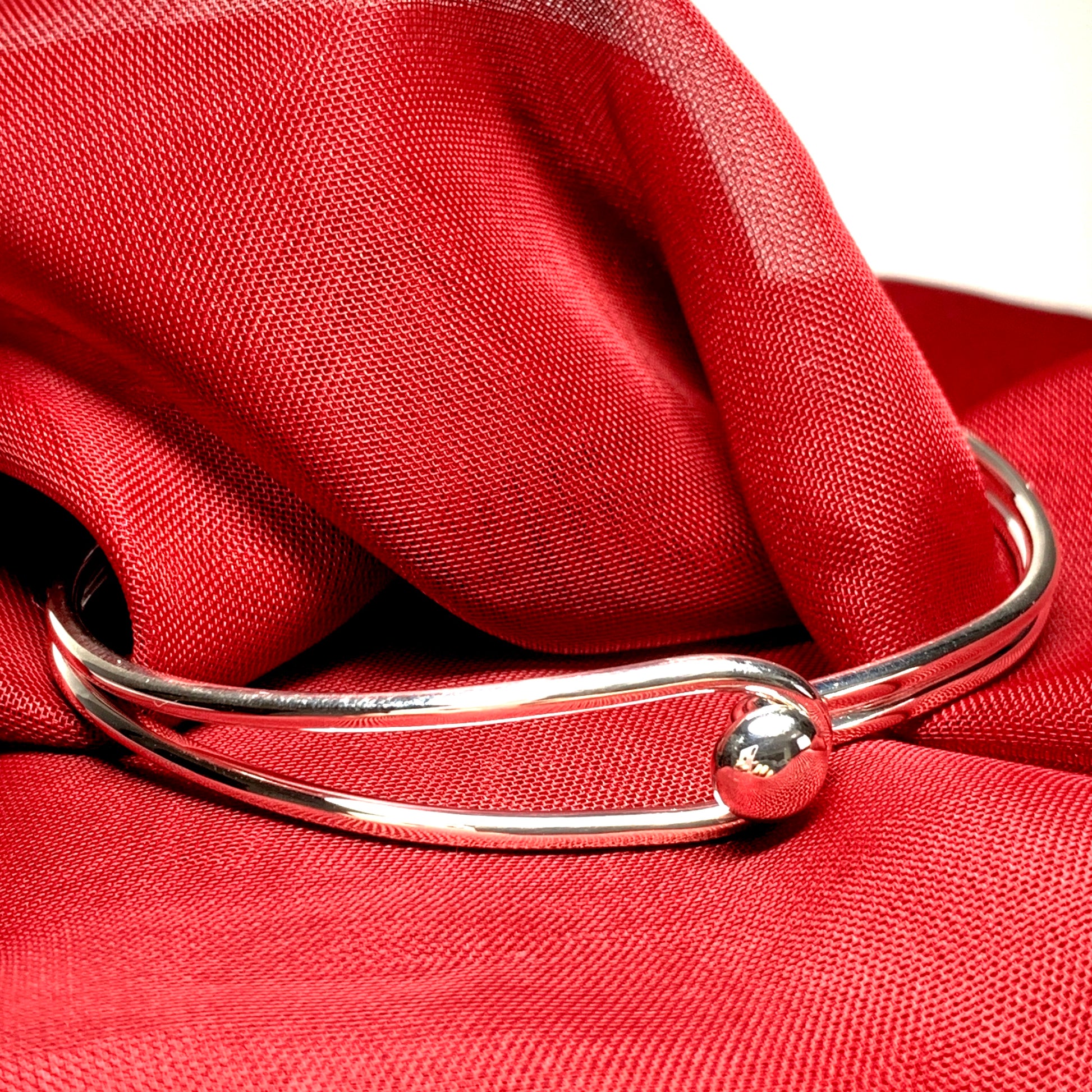 Ladies solid sterling silver ball bobble bangle