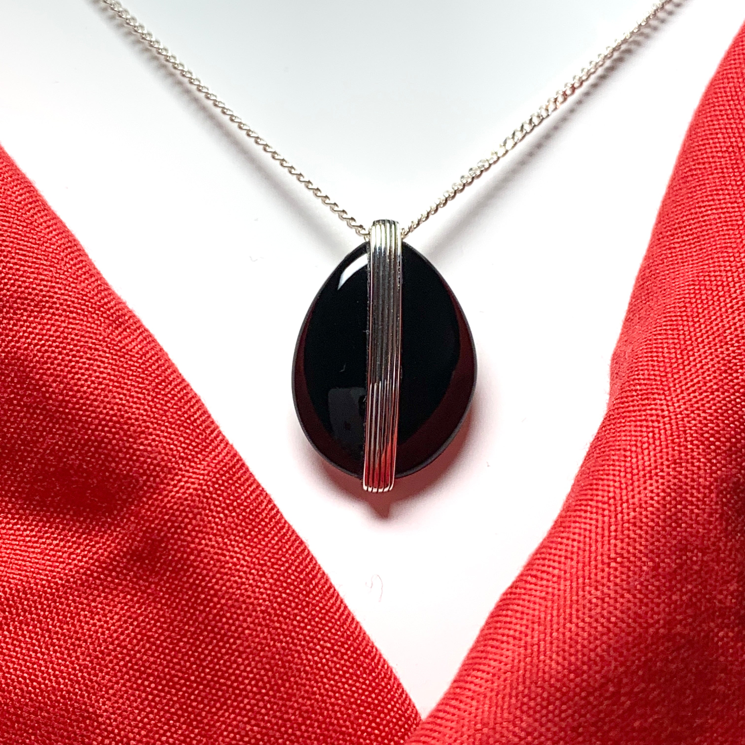 Onyx on sale silver necklace