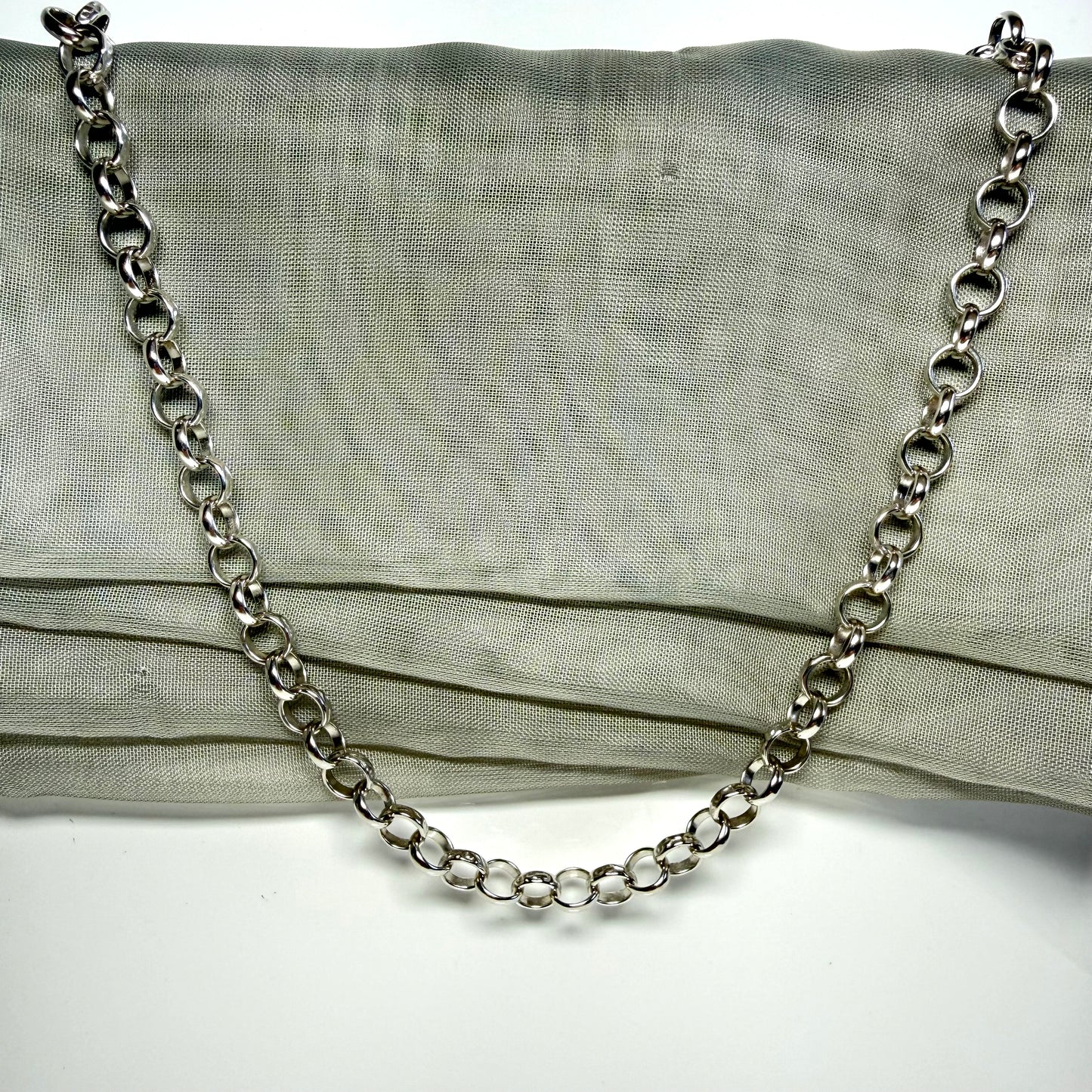 Men's solid sterling silver patterned round shaped belcher chain necklace