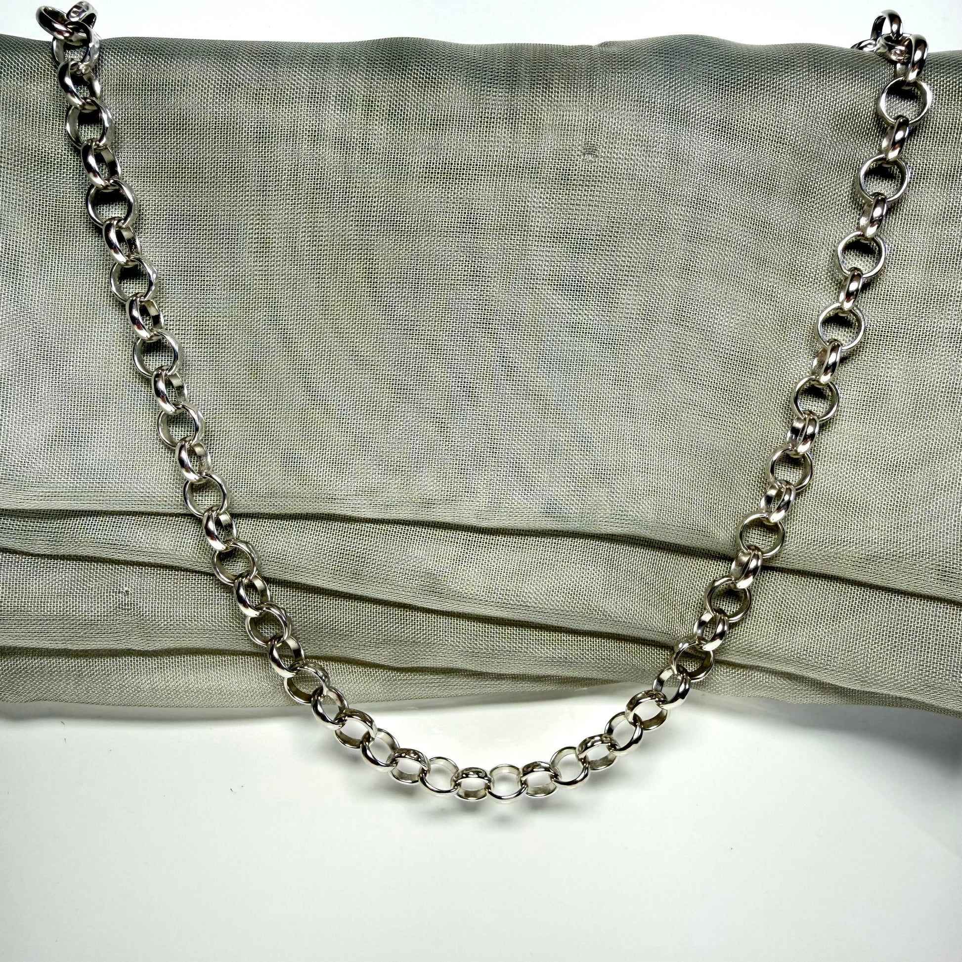 Men's solid sterling silver patterned round shaped belcher chain necklace