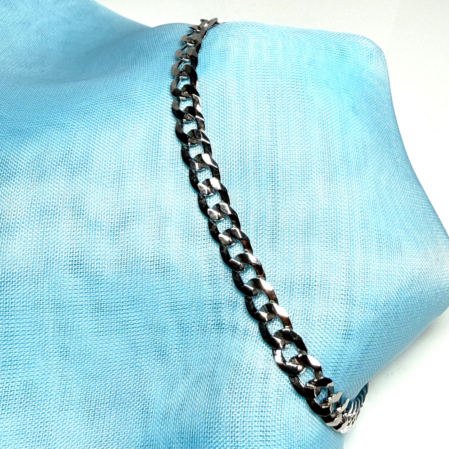 Men's solid sterling silver curb bracelet measuring 8.5 inches