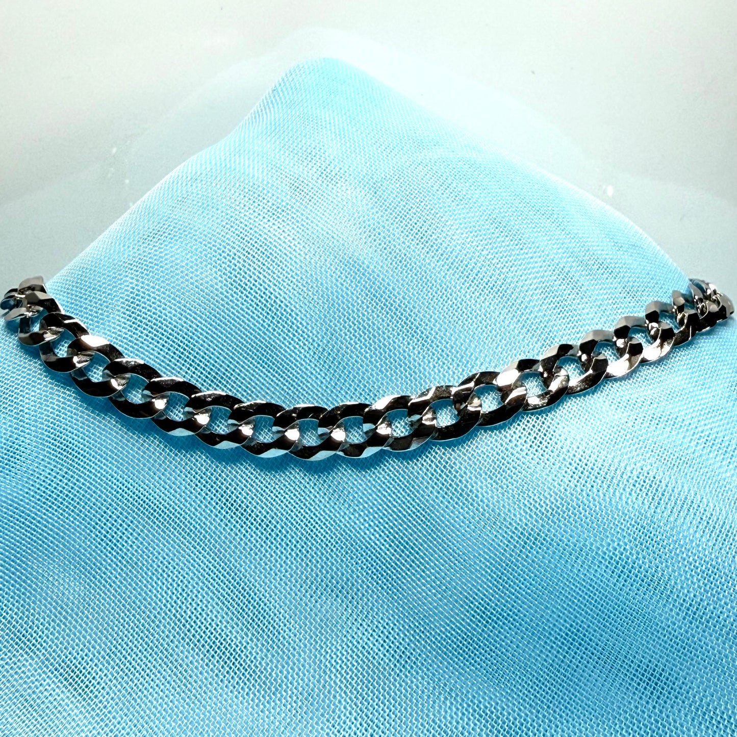 Men's solid sterling silver curb bracelet measuring 8.5 inches