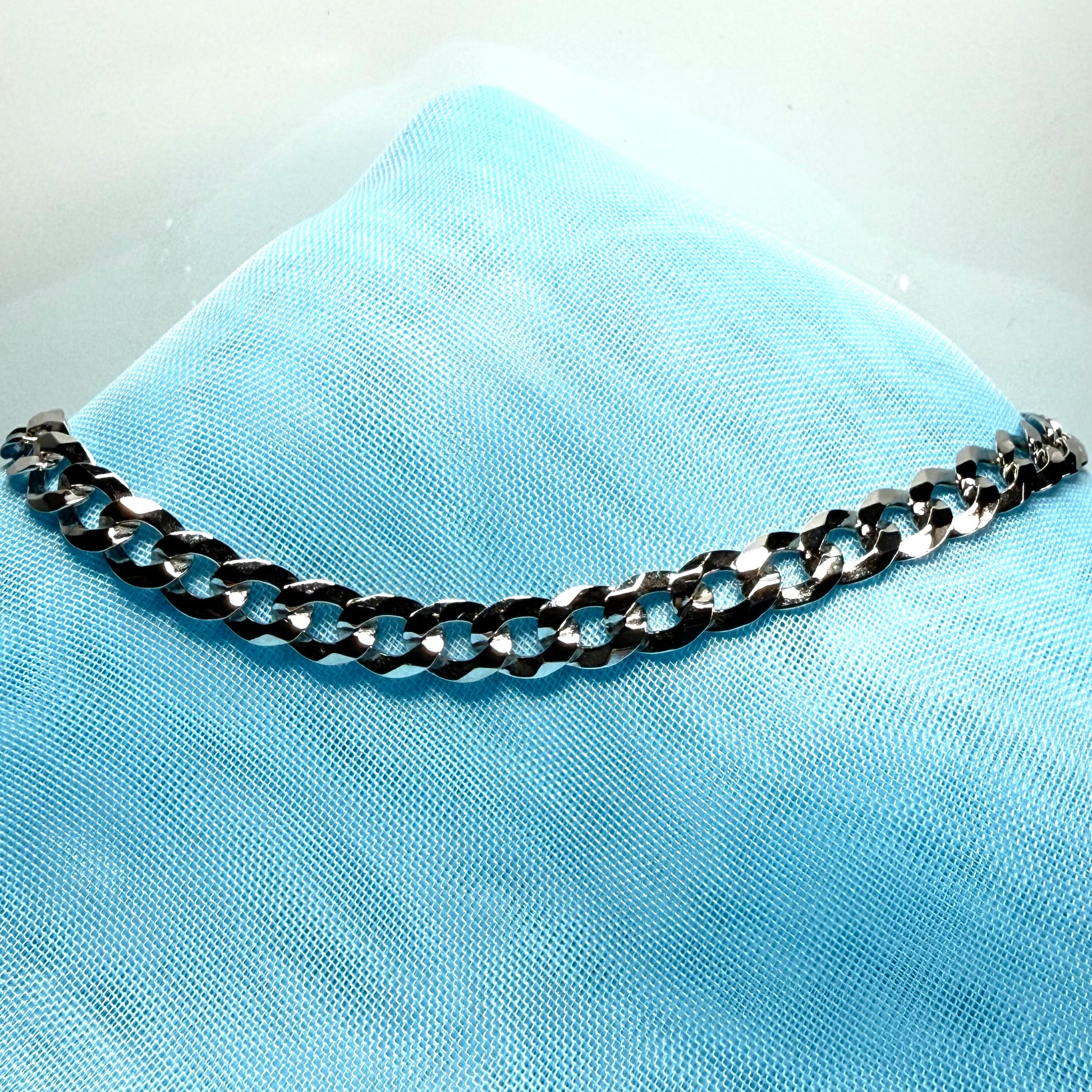 Men's solid sterling silver curb bracelet measuring 8.5 inches