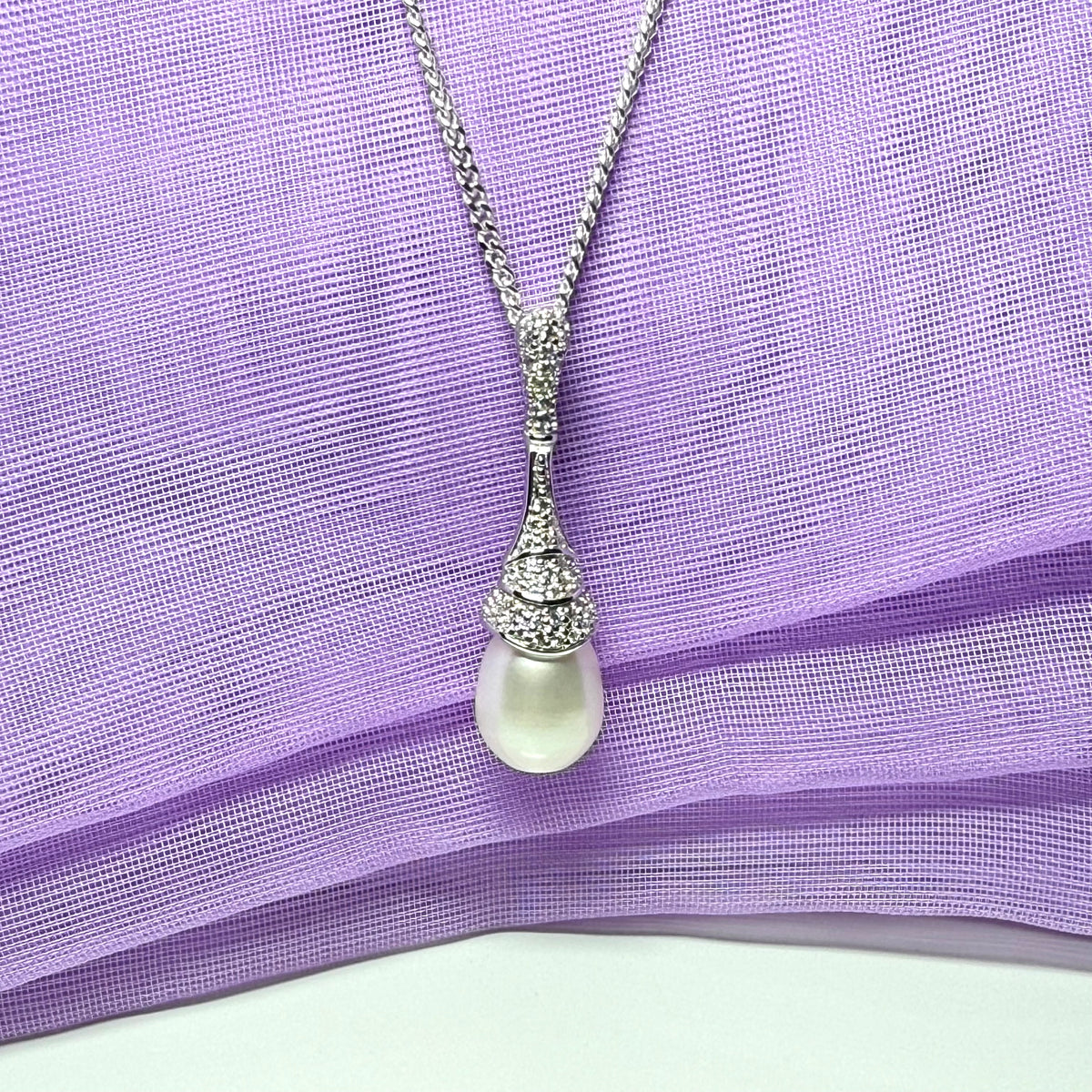 Necklace real freshwater cultured pearl and cubic zirconia dropped pendant with chain