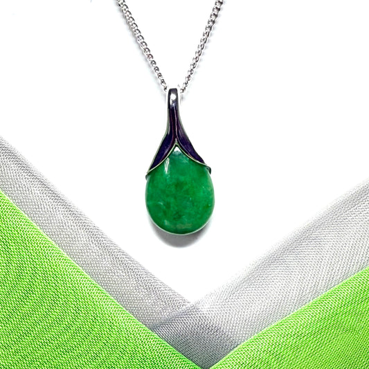 Necklace real green jade including a teardrop shape or pear shape pendant