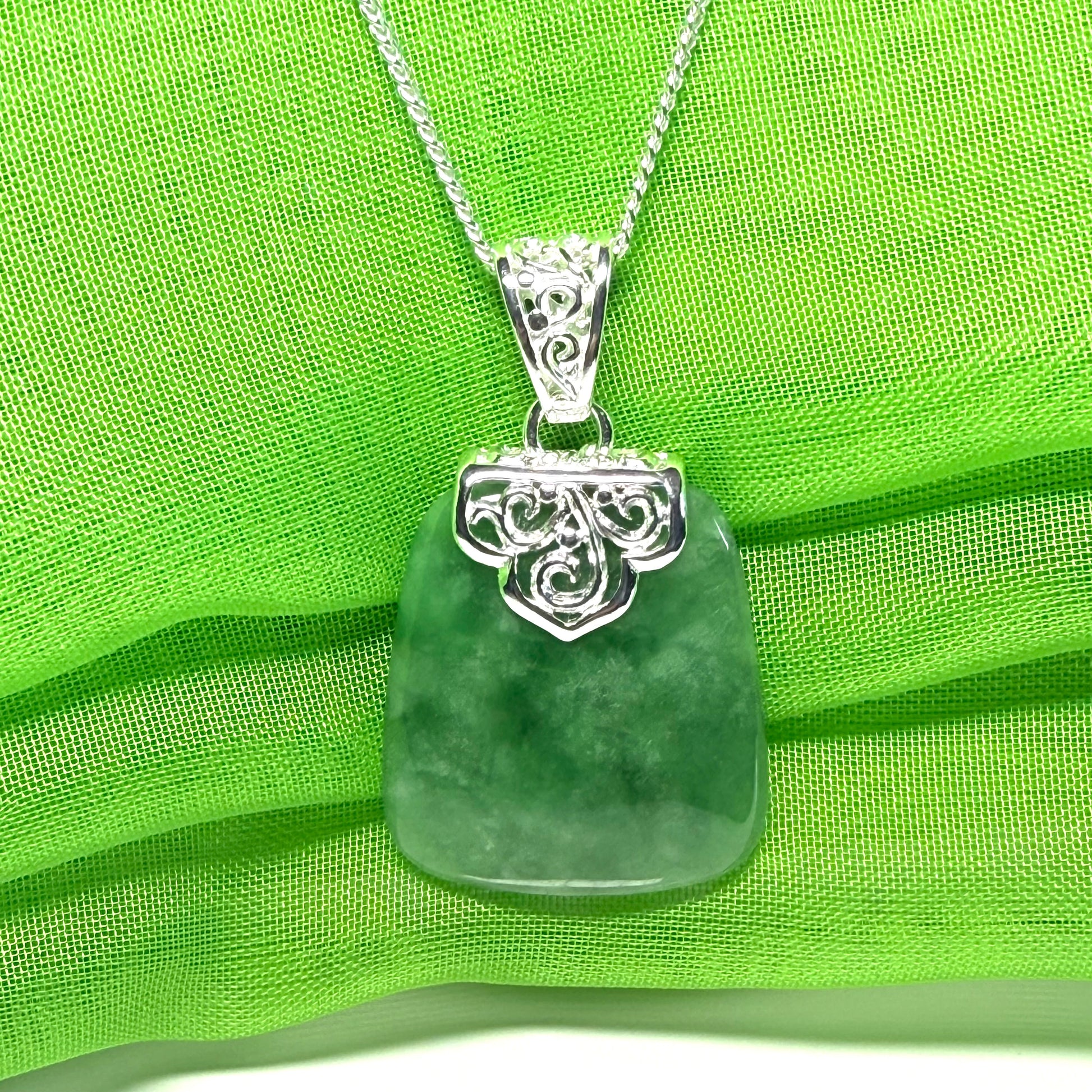 Necklace with a real green jade stone, large necklace cushion shaped, a timeless designed pendant with solid chain included