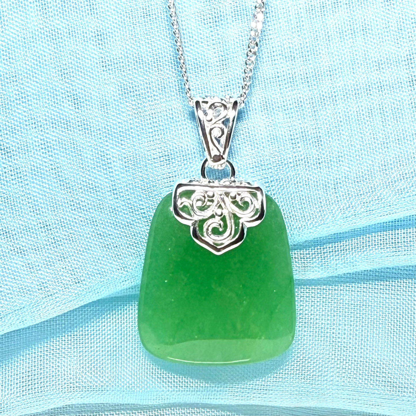 Necklace with a real green jade stone, large necklace cushion shaped, a truly gorgeous designed pendant