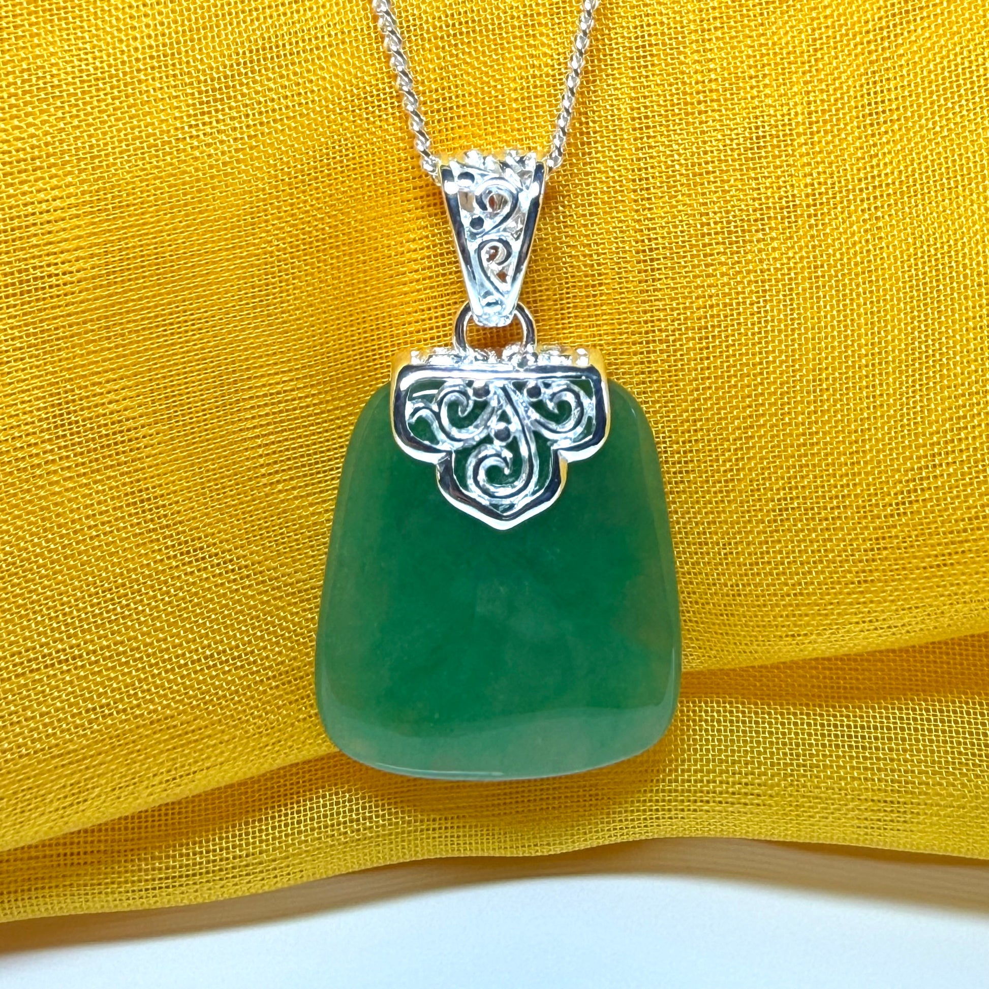 Necklace with a real green jade stone, large necklace cushion shaped, a timeless designed pendant with solid chain