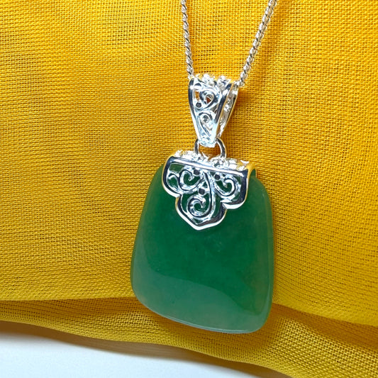Necklace with a real green jade stone, large necklace cushion shaped, a timeless designed pendant with solid chain