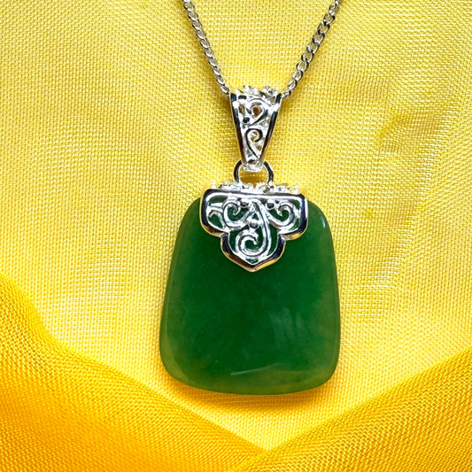 Necklace with a real green jade stone, large necklace cushion shaped, a timeless designed pendant with solid chain