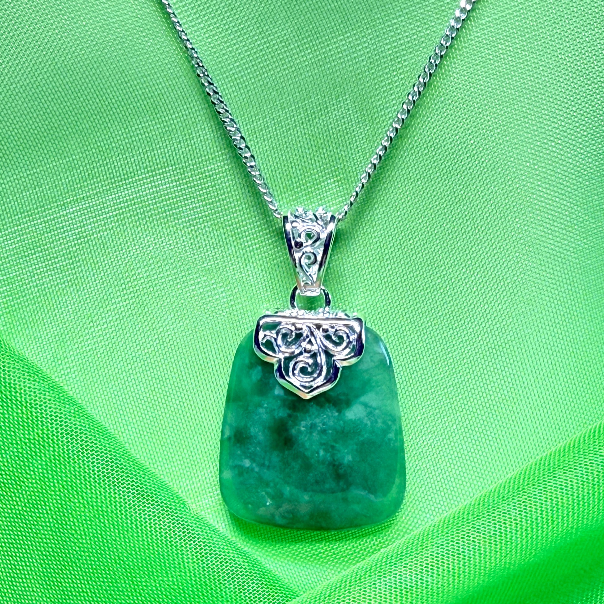 Necklace with a real green jade stone, large necklace cushion shaped, a timeless designed pendant with solid chain included