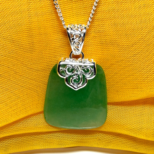 Necklace with a real green jade stone, large necklace cushion shaped, a timeless designed pendant with solid chain included as well