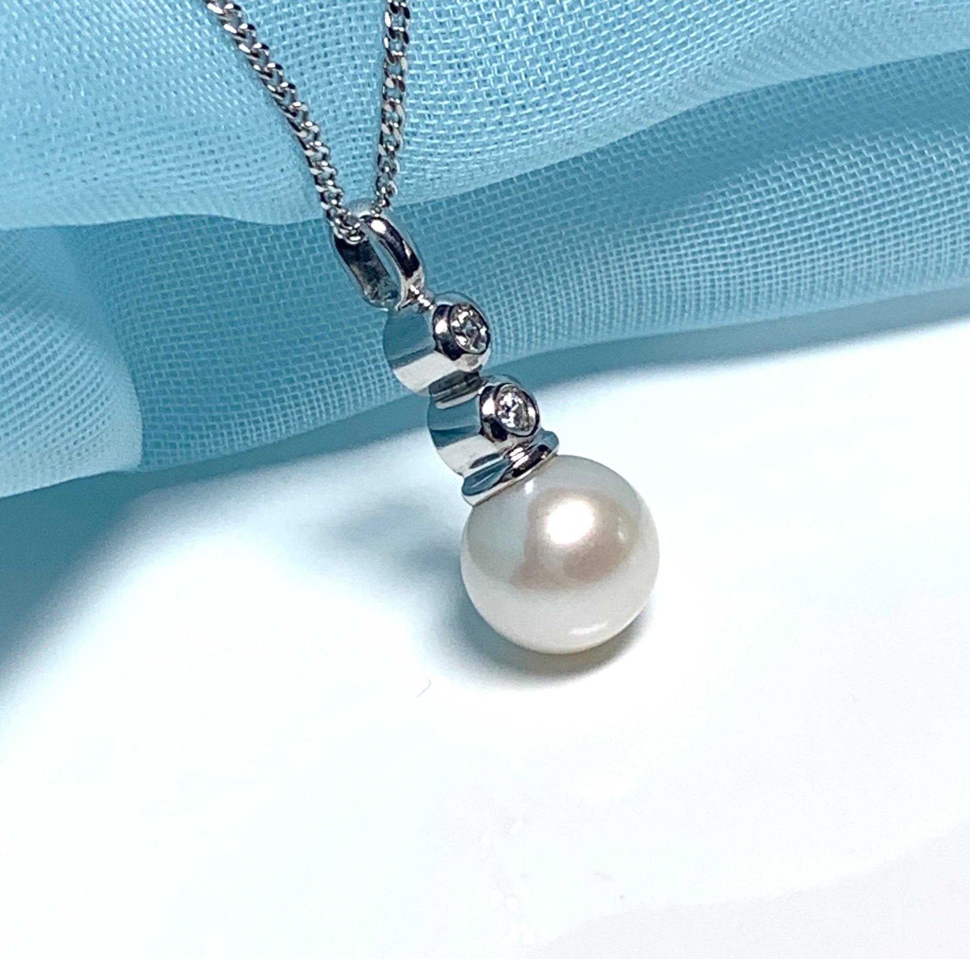 Pearl necklace freshwater cultured cubic zirconia white gold pendant