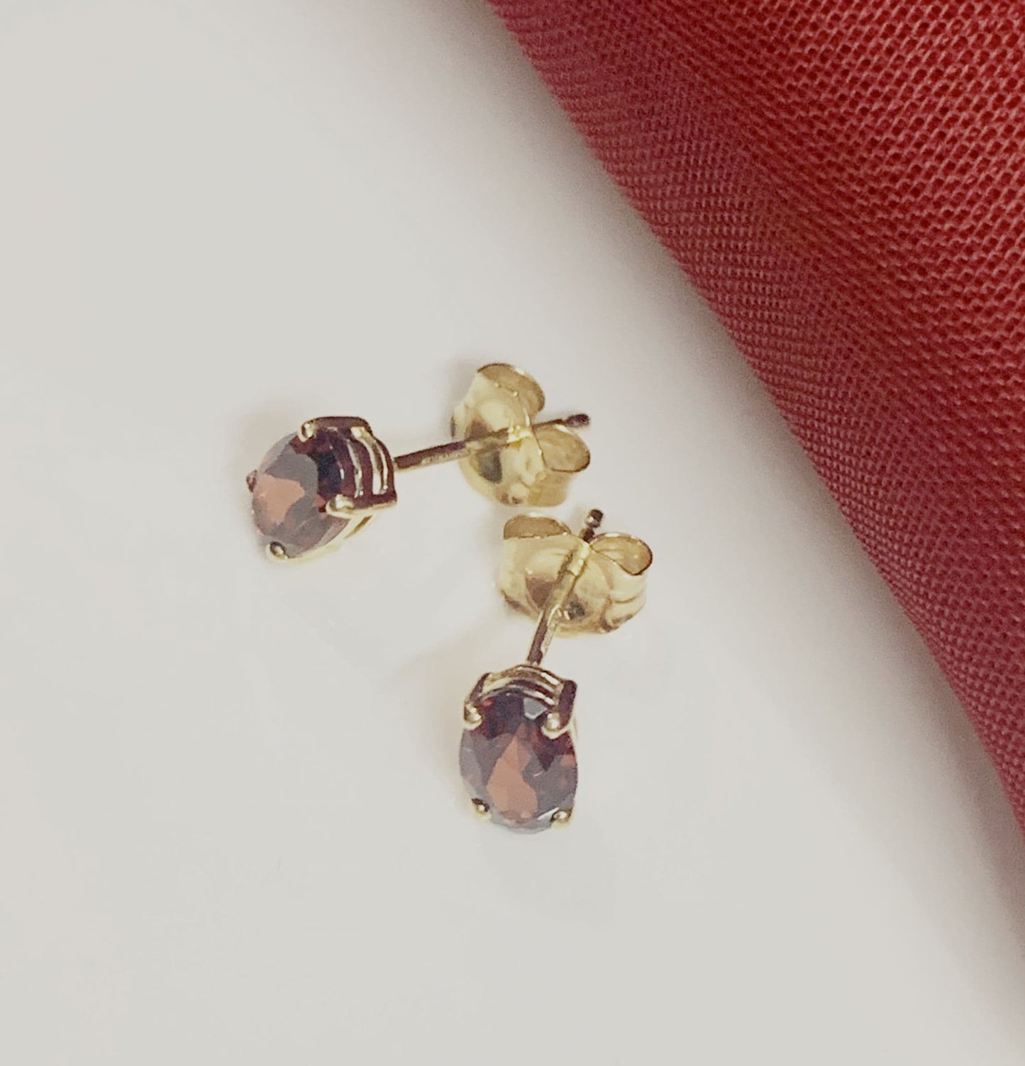 Oval garnet yellow gold stud earrings