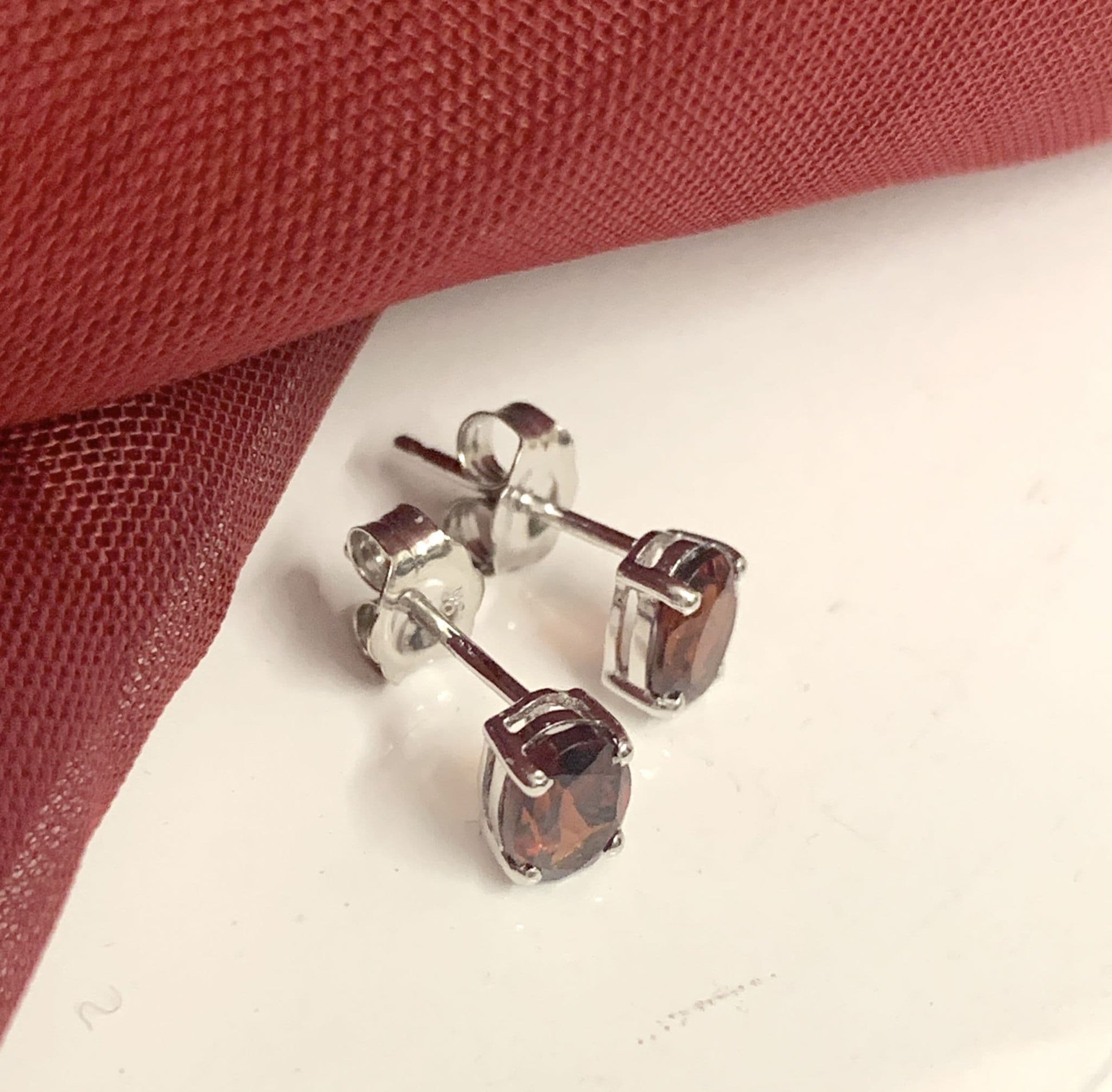 Oval garnet white gold stud earrings