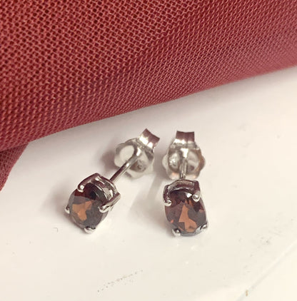 Oval garnet white gold stud earrings