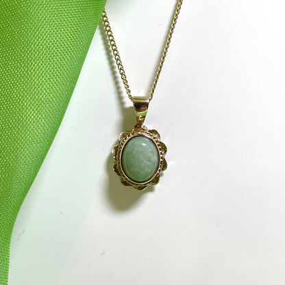 Oval Green Jade Yellow Gold Necklace