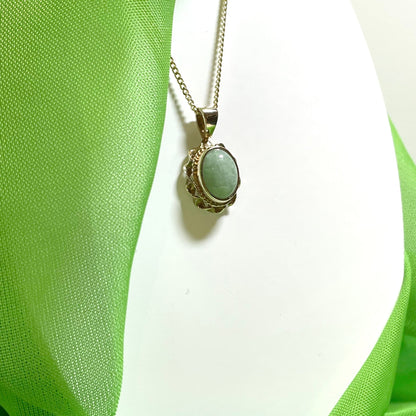 Oval Green Jade Yellow Gold Necklace