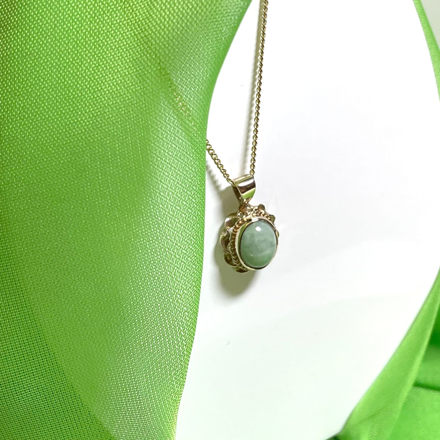 Oval Green Jade Yellow Gold Necklace
