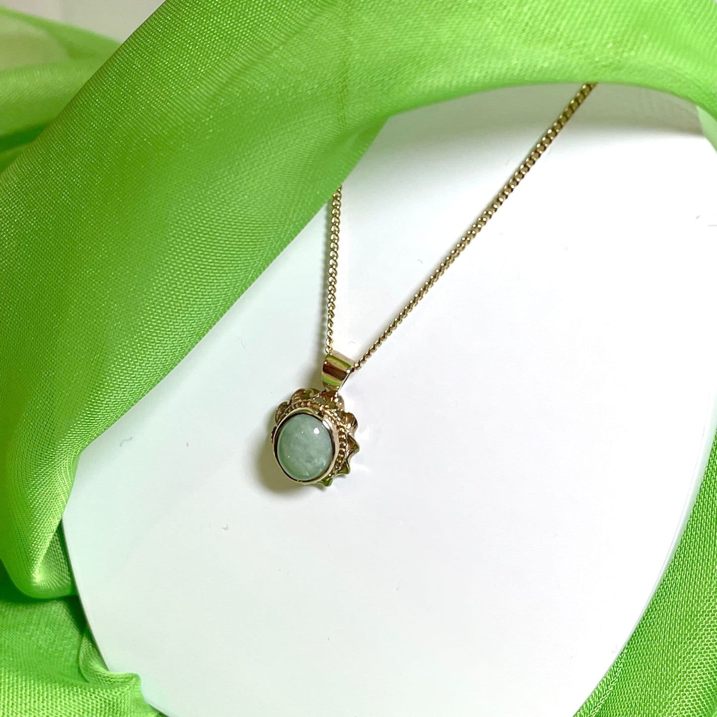 Oval Green Jade Yellow Gold Necklace