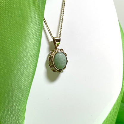 Oval Green Jade Yellow Gold Necklace