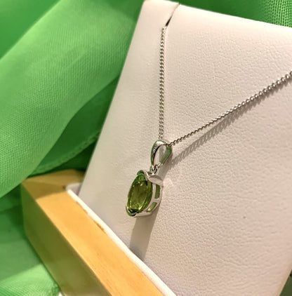 Oval Green Peridot White Gold Necklace