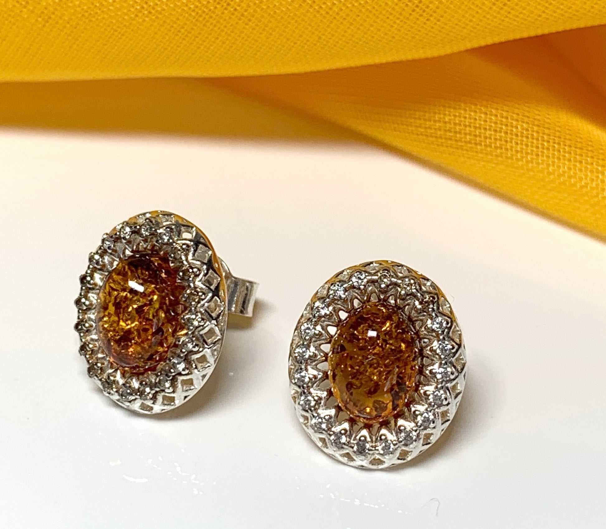 Oval amber earrings stud