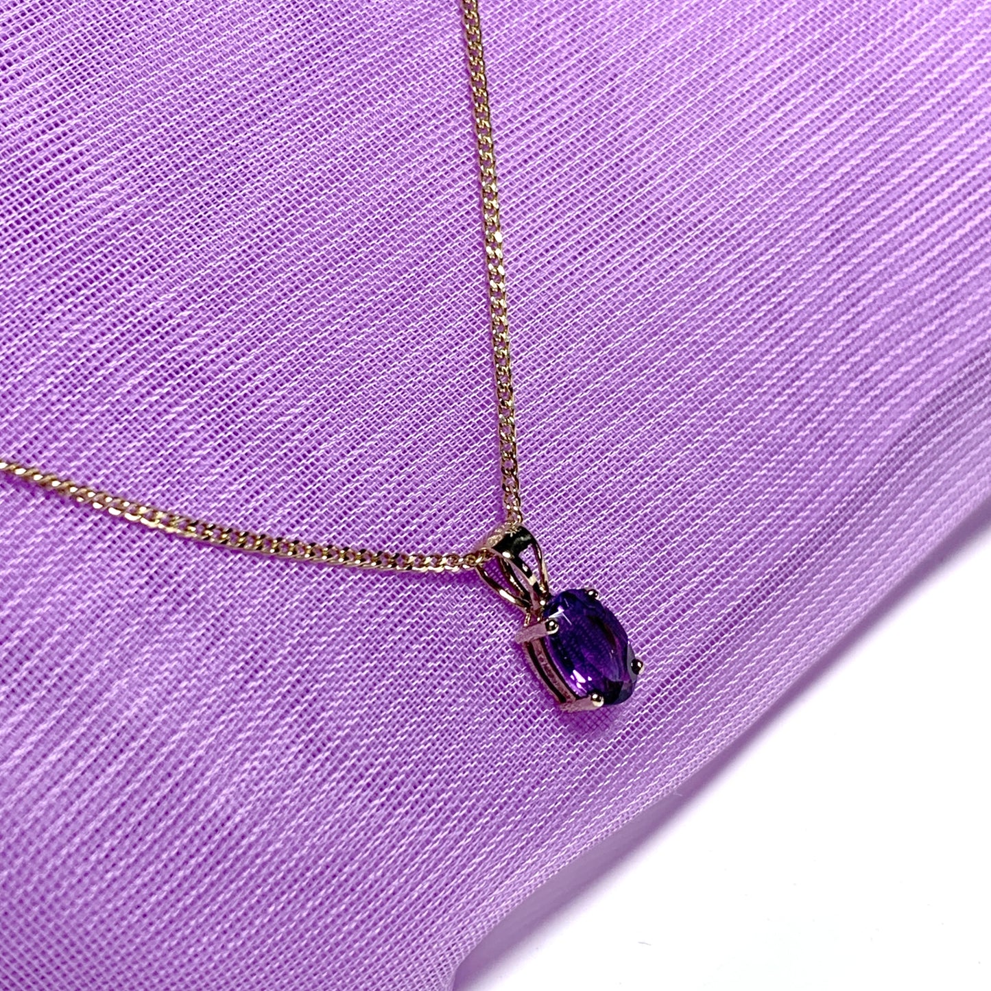 Oval purple amethyst yellow gold necklace