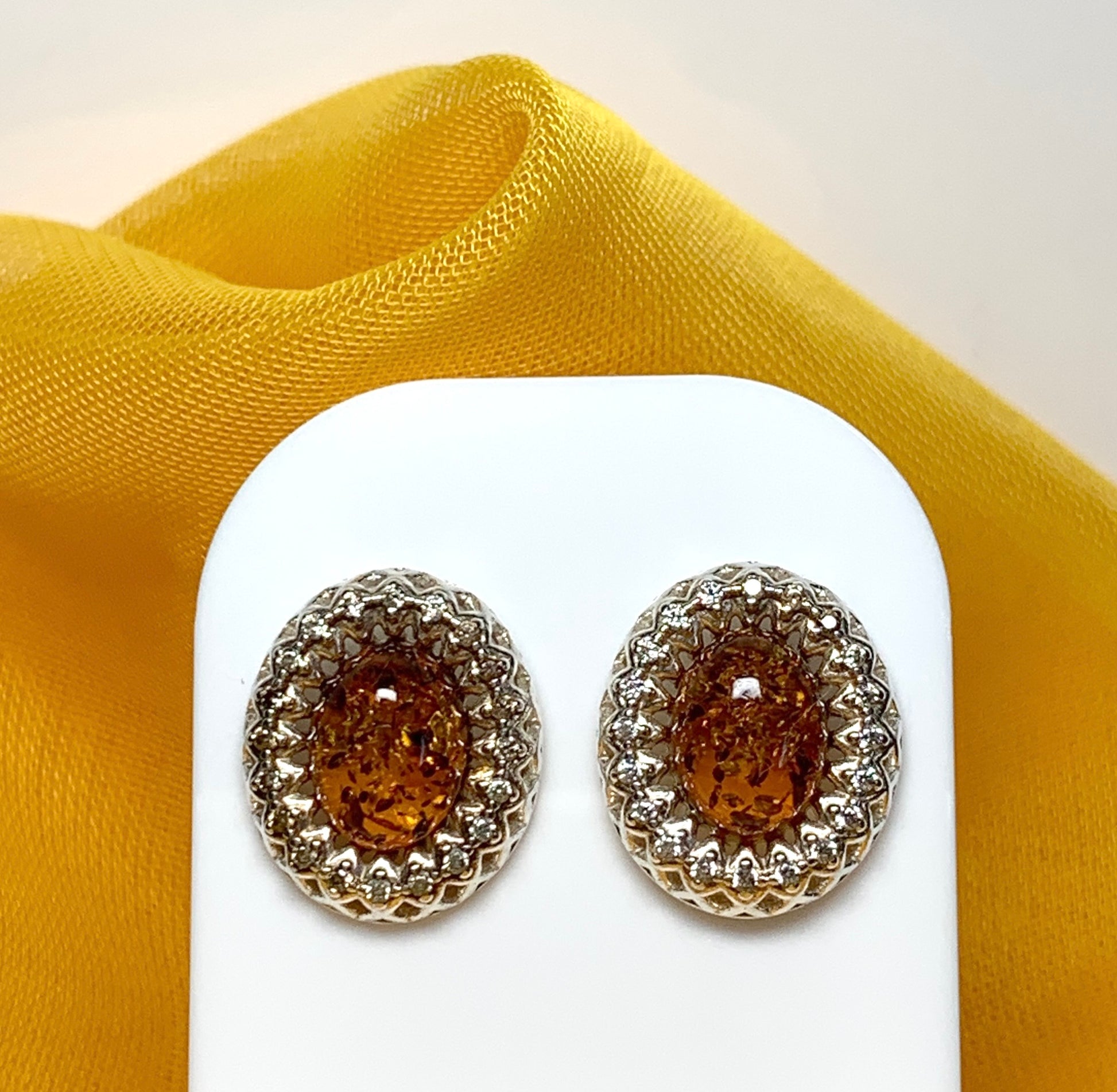 Oval amber earrings stud