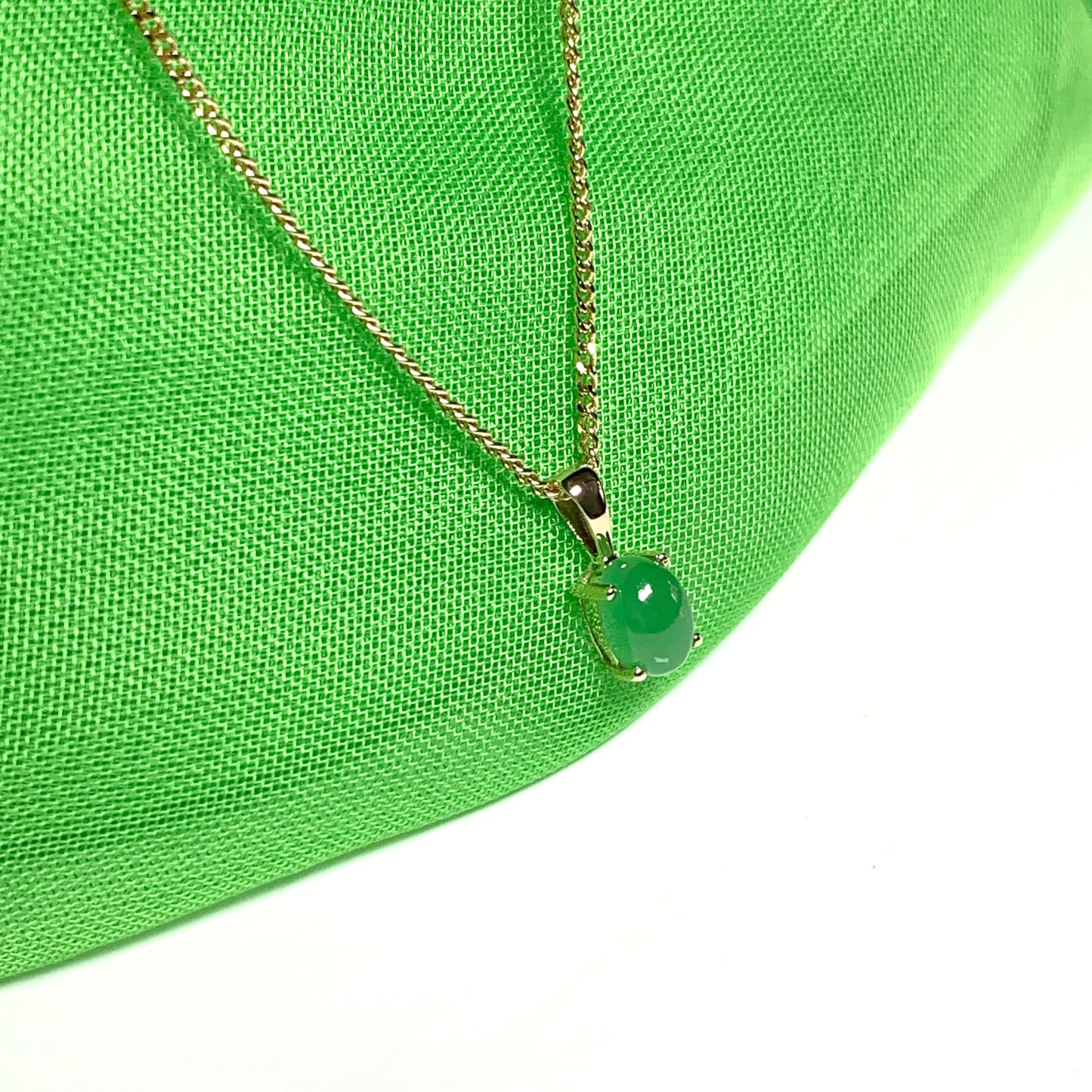 Oval shaped real green jade necklace yellow gold including chain