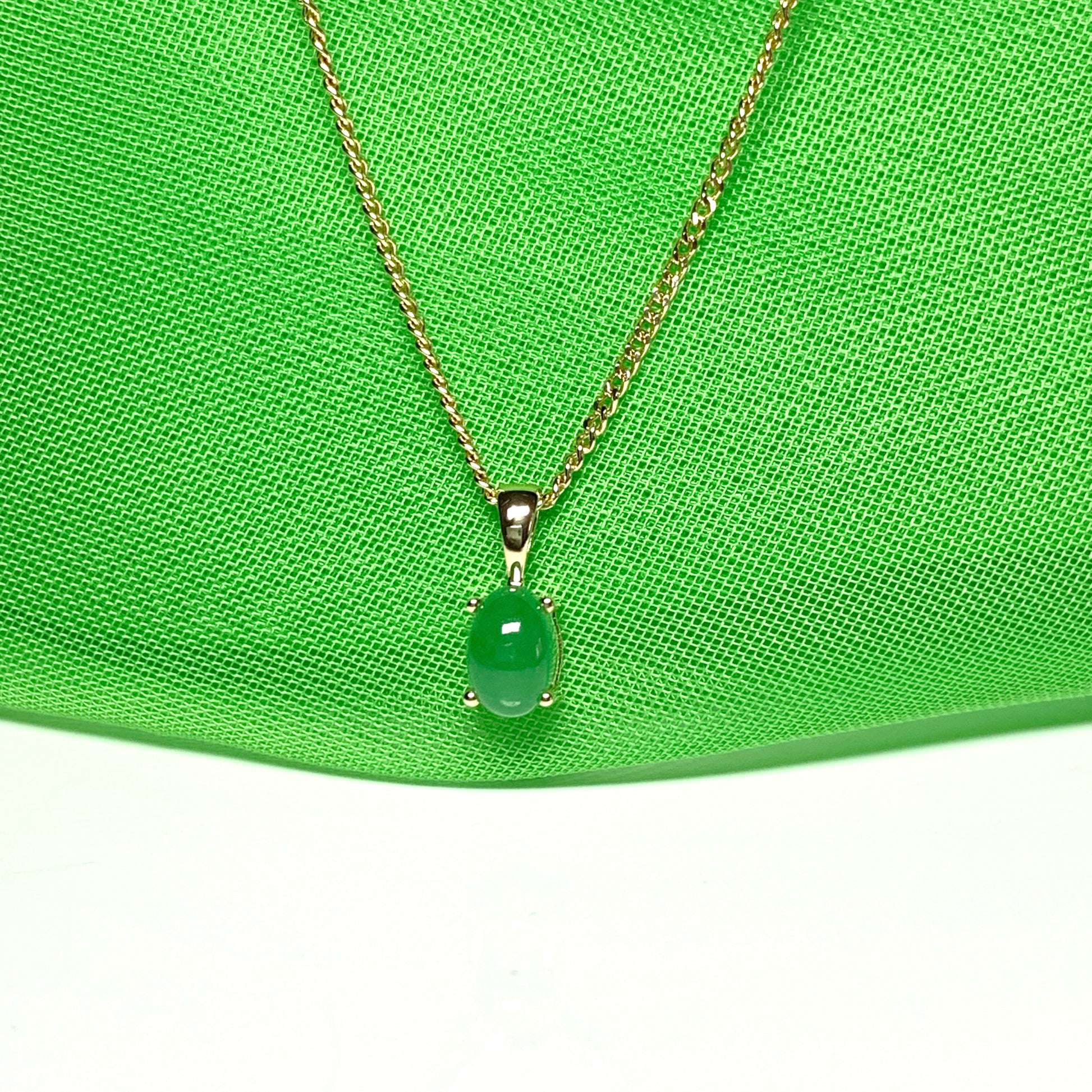 Oval shaped real green jade necklace yellow gold including chain