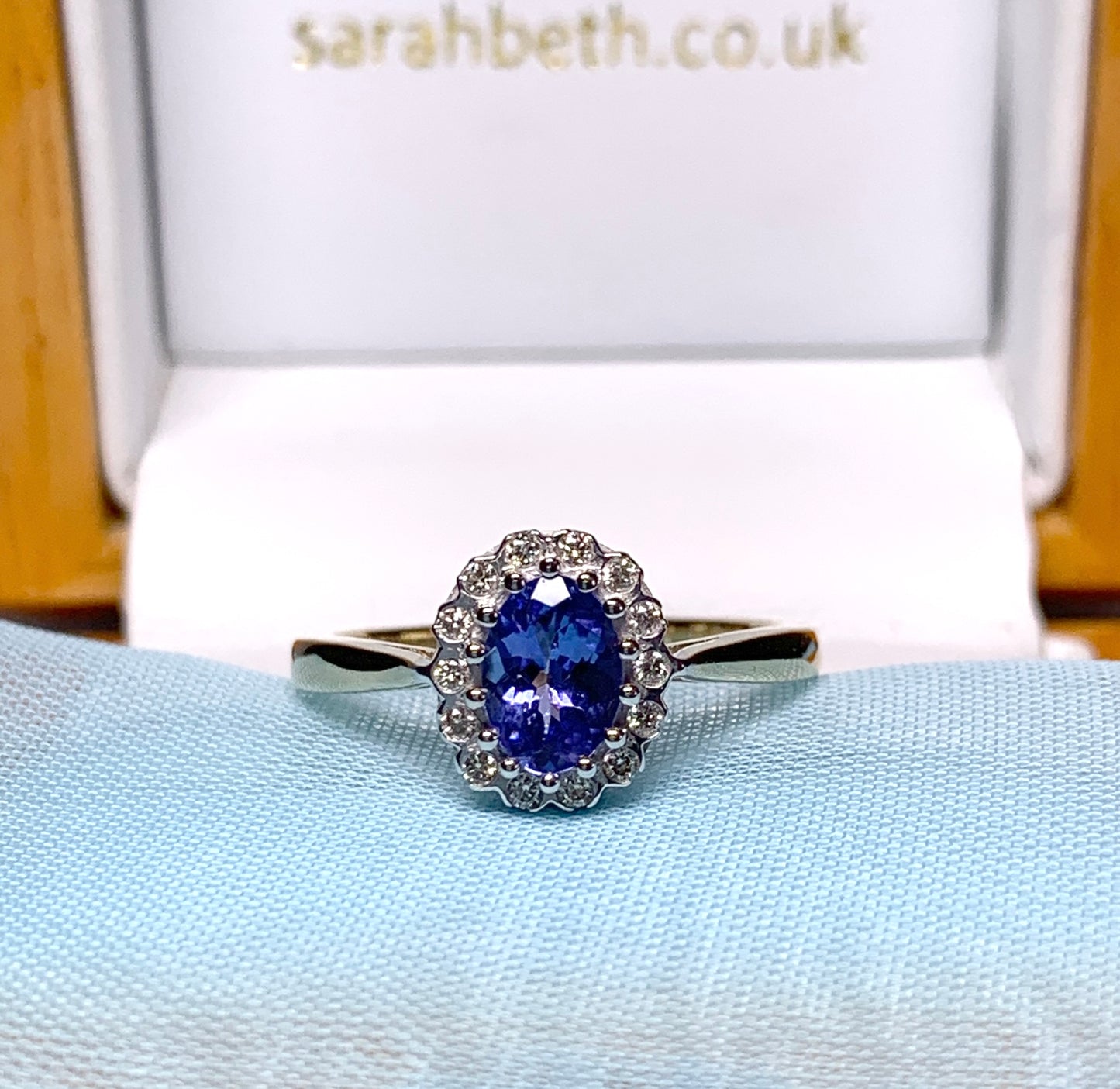 Oval real tanzanite and diamond cluster ring yellow gold