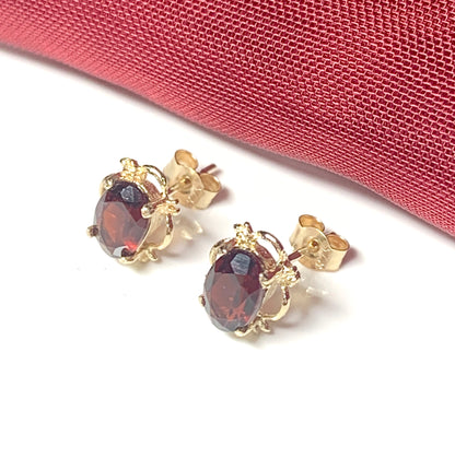 Oval yellow gold real garnet stud earrings