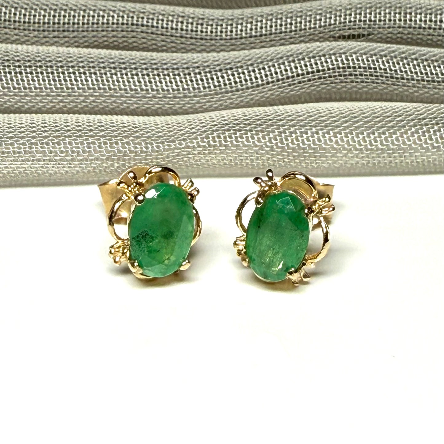 Green emerald yellow gold oval stud earrings