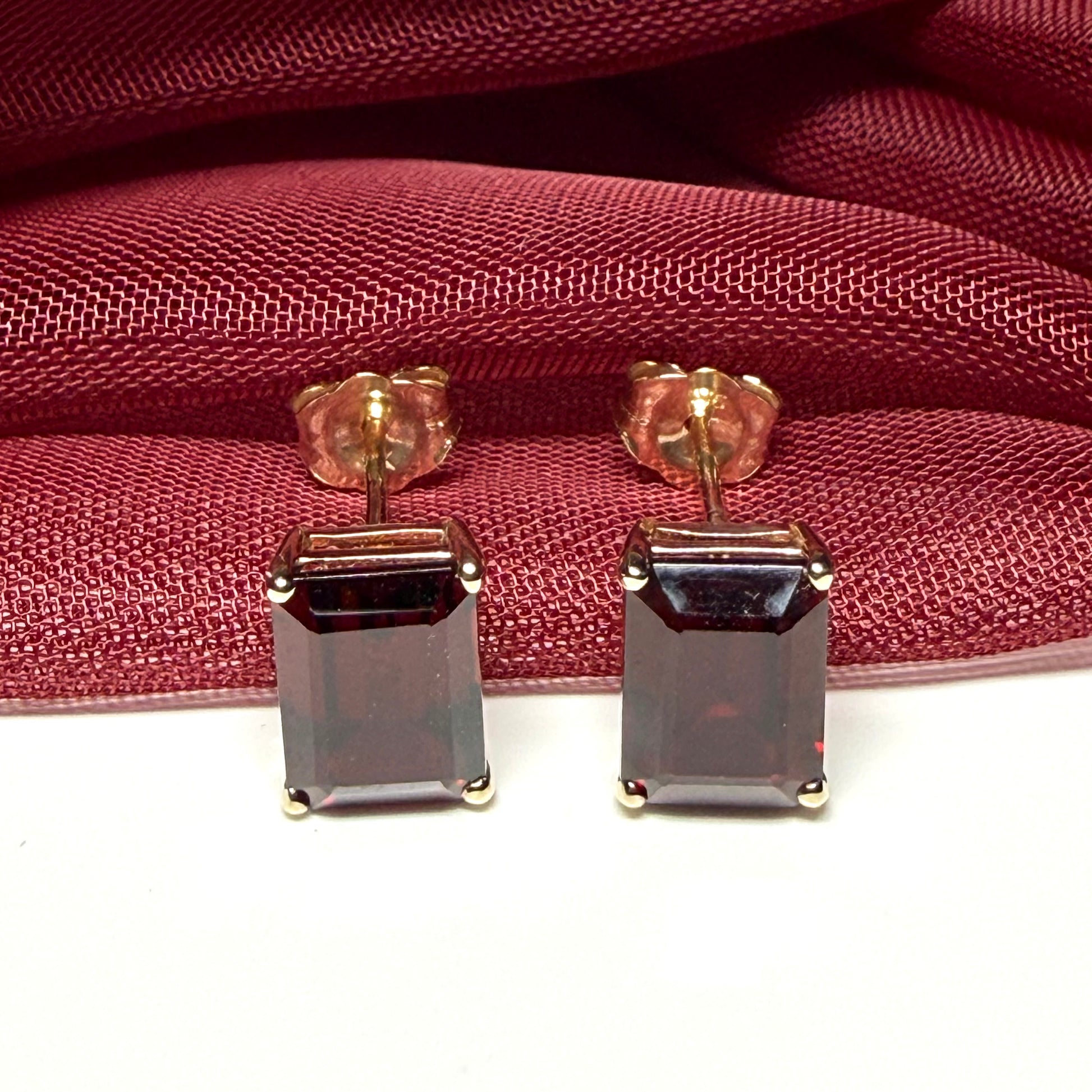 Garnet stud earrings yellow gold square rectangle