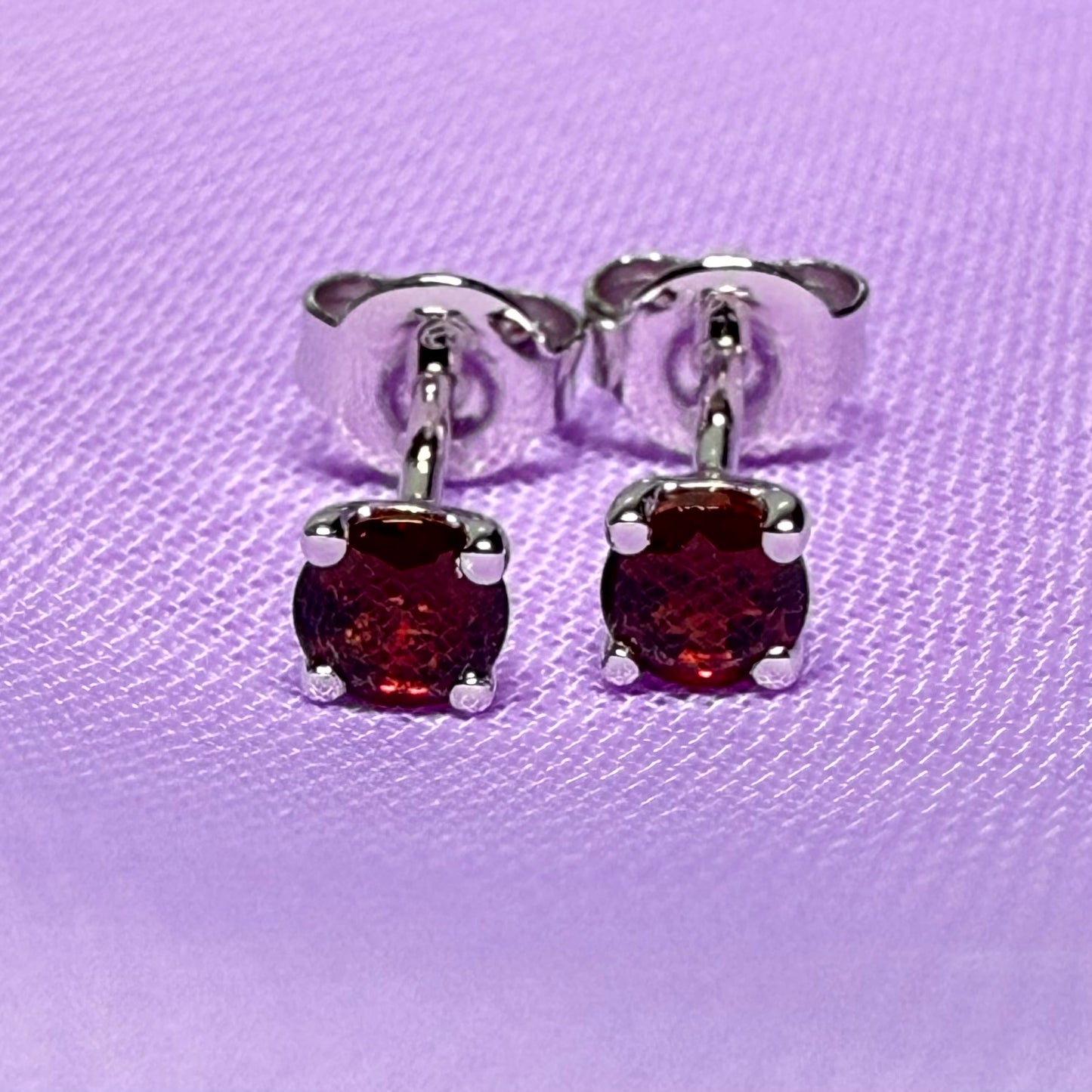 Pair of real red garnet silver round four claw stud earrings