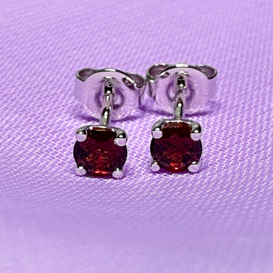 Pair of real red garnet silver round four claw stud earrings