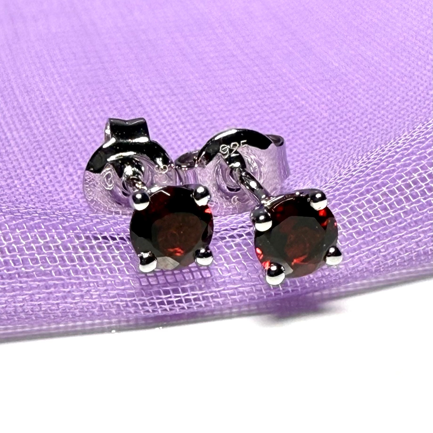Pair of real red garnet silver round four claw stud earrings