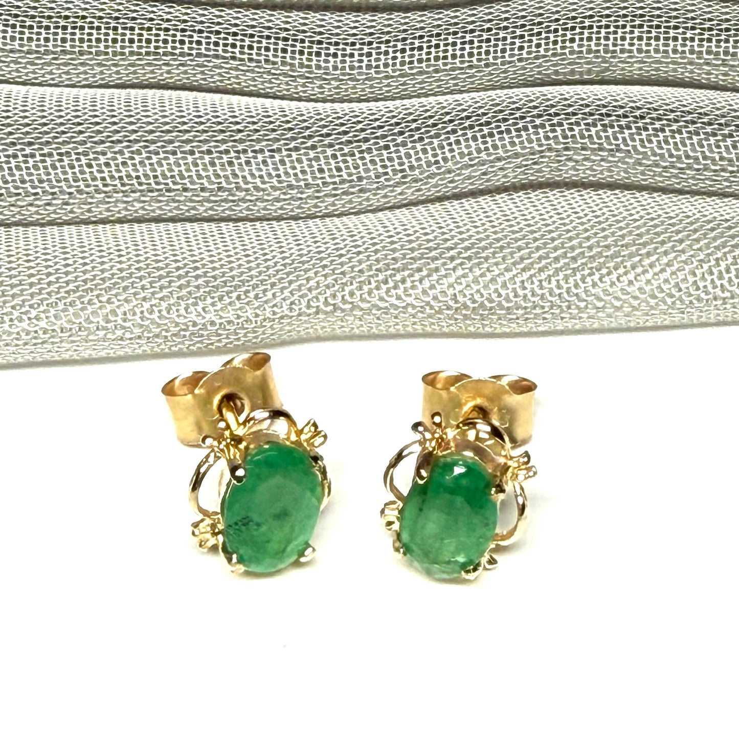 Green emerald yellow gold oval stud earrings