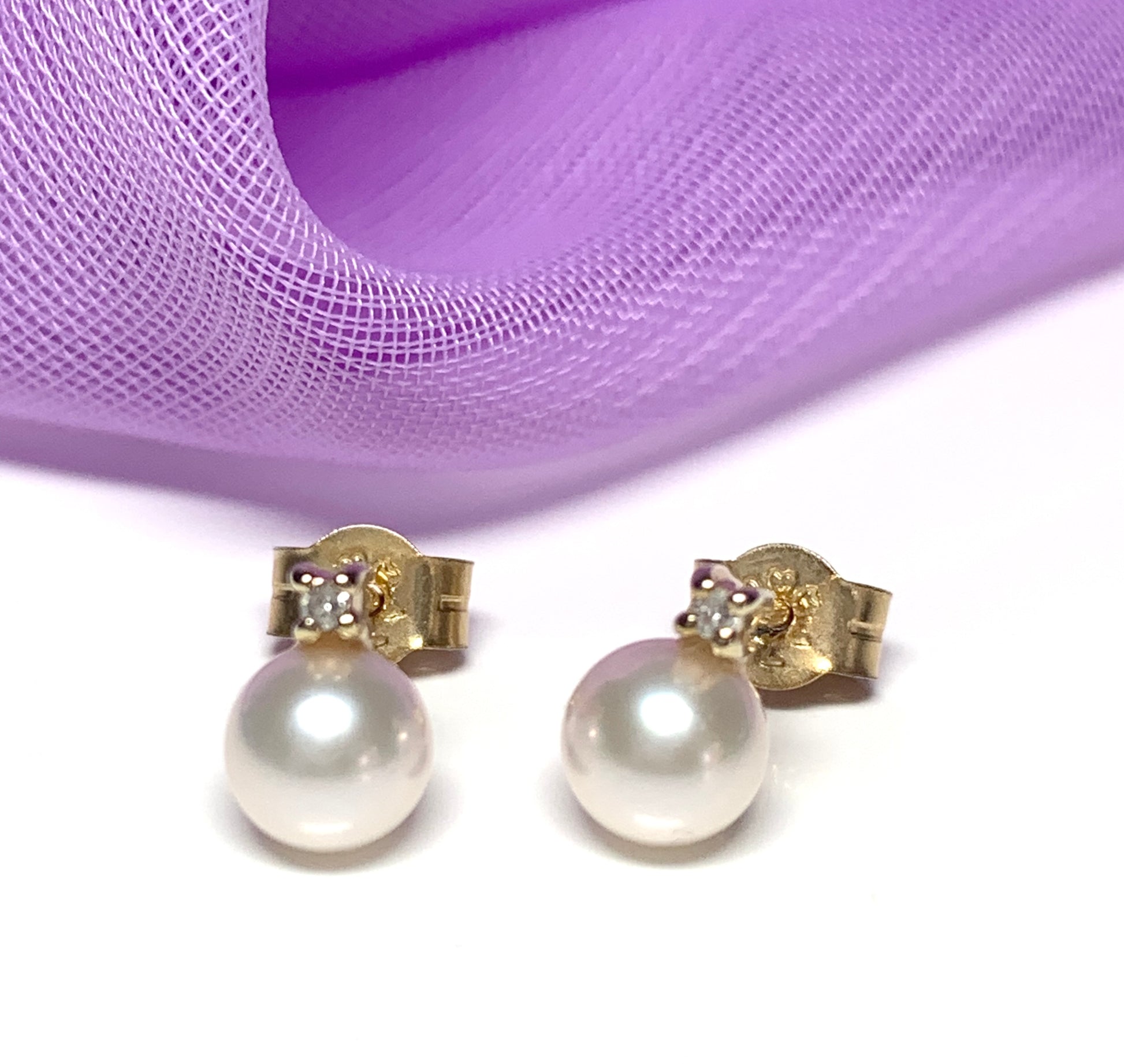 Pearl and diamond stud earrings yellow gold