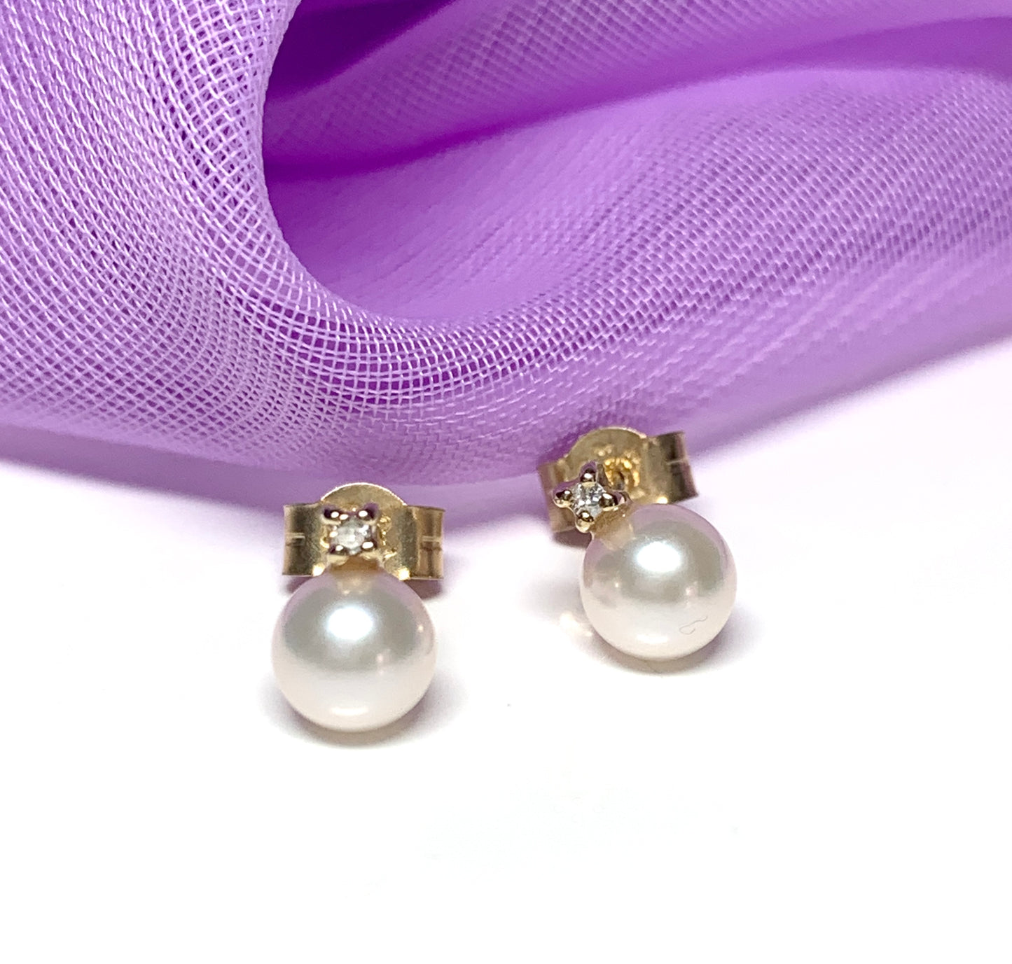 Pearl and diamond stud earrings yellow gold