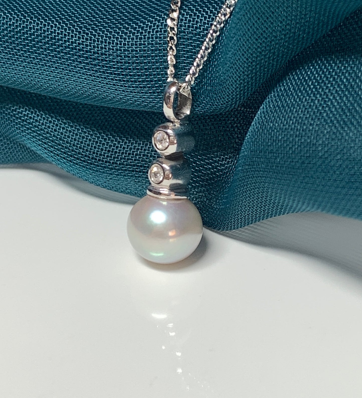 Pearl necklace light grey freshwater cultured cubic zirconia white gold pendant