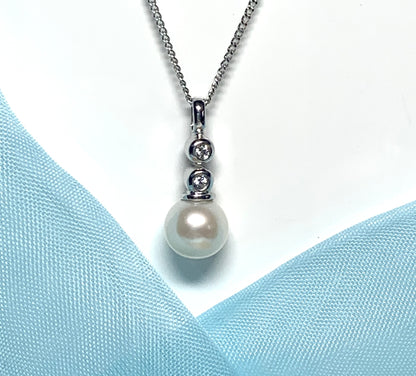 Pearl necklace freshwater cultured cubic zirconia white gold pendant