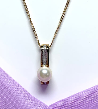 Pearl necklace two tone gold pedant