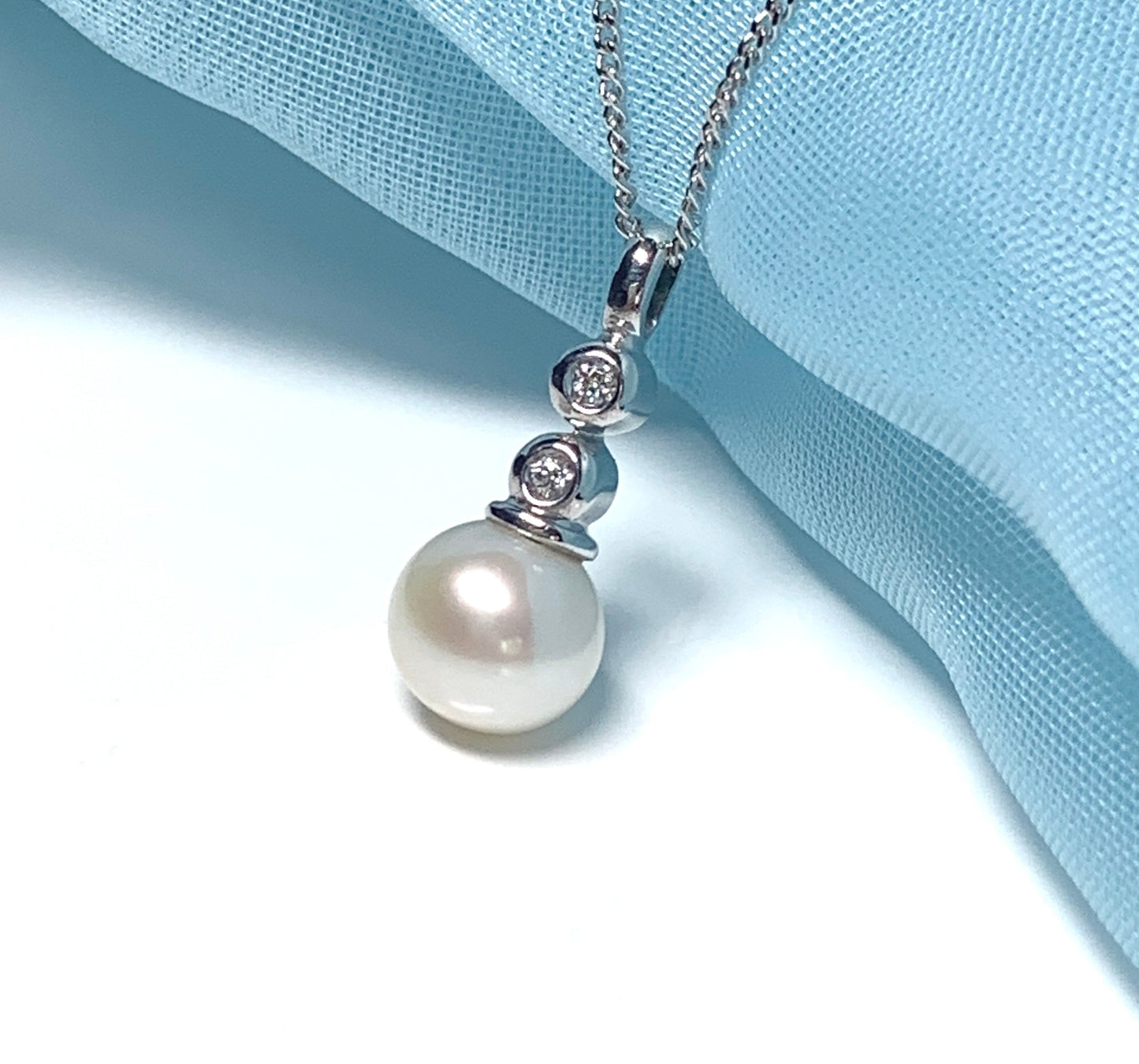 Pearl necklace freshwater cultured cubic zirconia white gold pendant