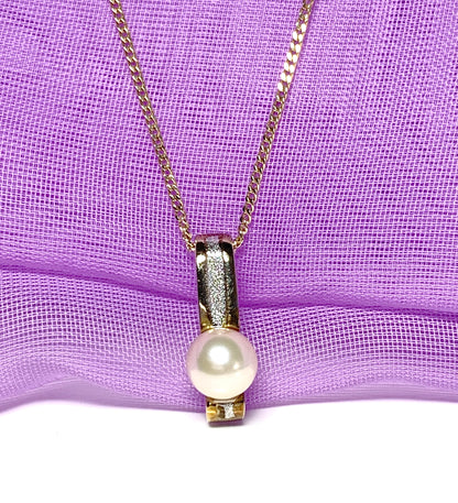 Pearl necklace two tone gold pedant