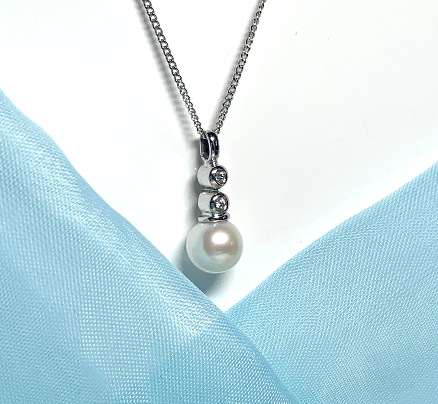 Pearl necklace freshwater cultured cubic zirconia white gold pendant