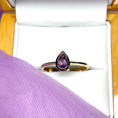 Pear shaped amethyst 9 carat yellow gold ring