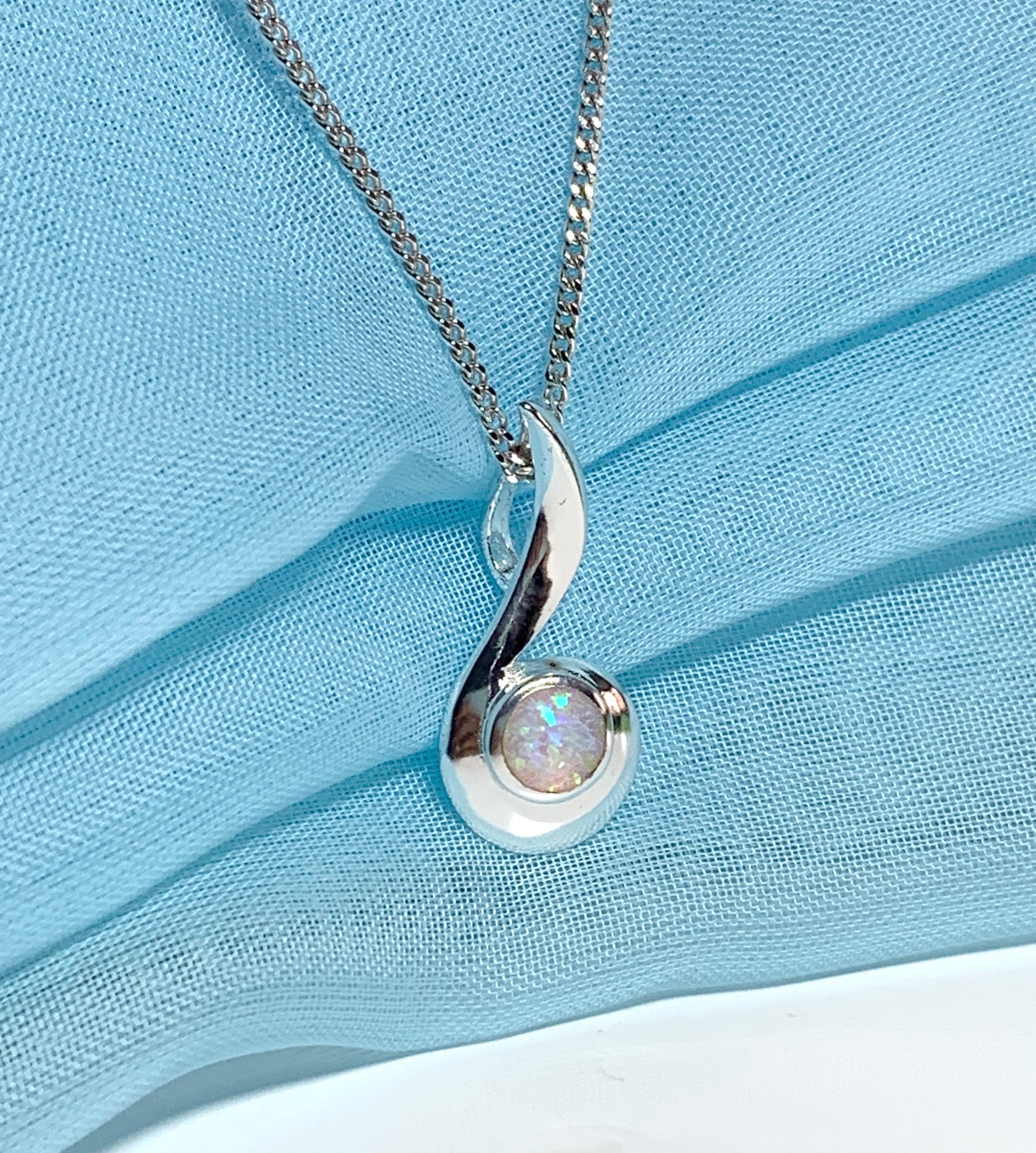 Pendant sterling silver swirl designed round opal necklace